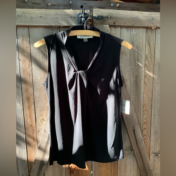 Vintage Deadstock black sleeveless top with dainty knot design - Picture 2 of 10